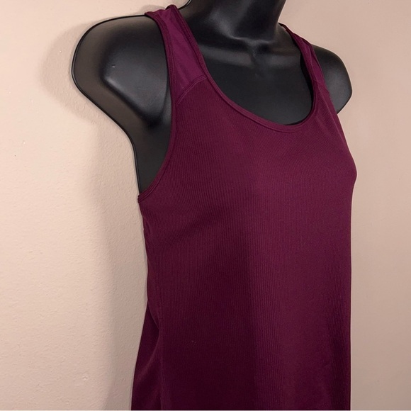 Medium Nike Dri Fit Burgundy Red Tank Lightweight Athletic Activewear Stretch - Picture 3 of 15